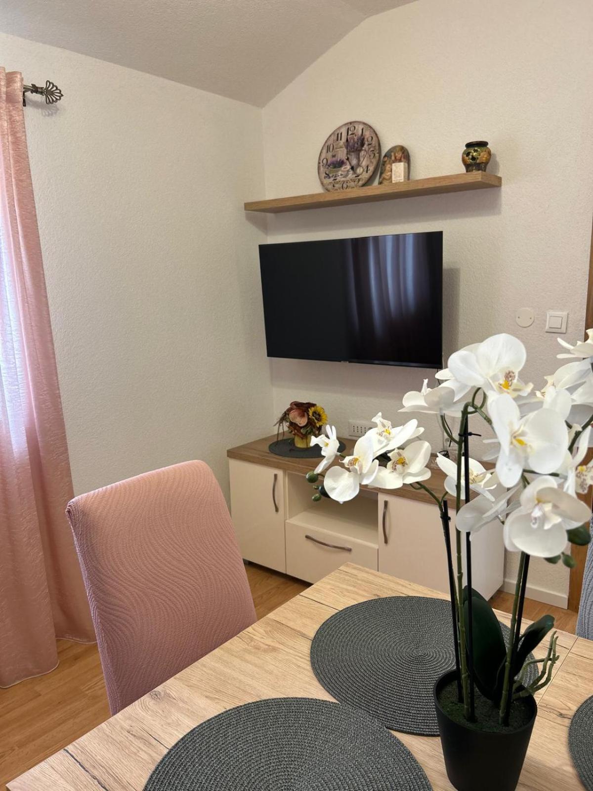 Apartment Lovre Topic บาชกาโวดา ภายนอก รูปภาพ